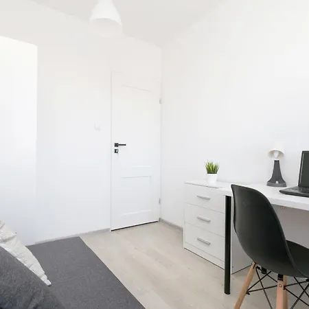Rooms4less *
