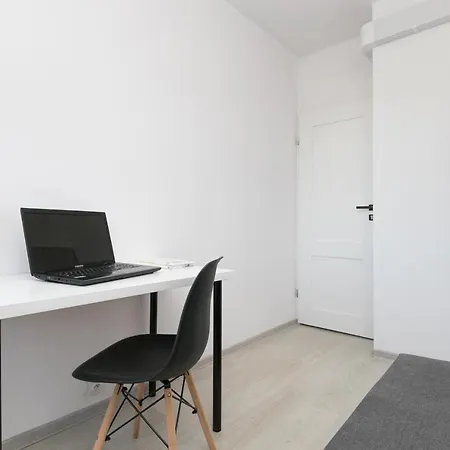 Rooms4less